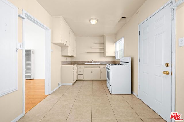 8207 Crenshaw Drive, Inglewood, CA 90305
