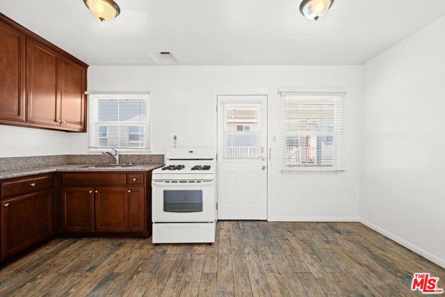 8207 Crenshaw Drive, Inglewood, CA 90305