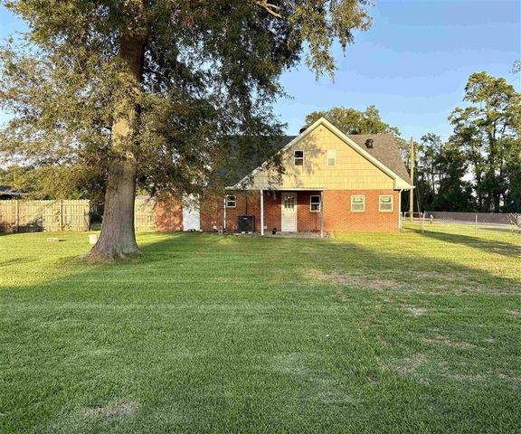 332 Quelqueshue Street, Sulphur, LA 70663