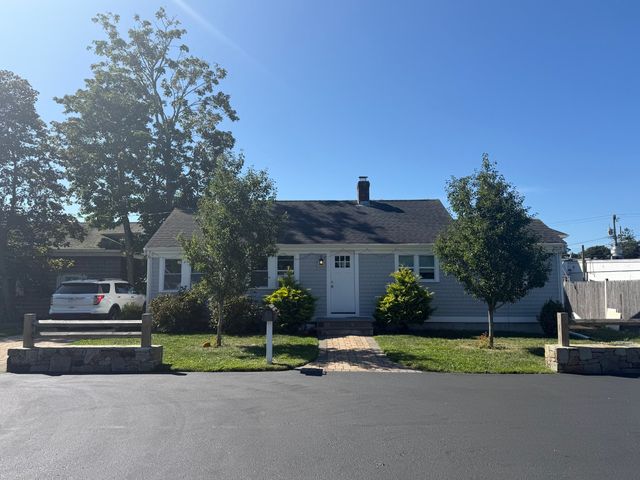 19 Spring St, Barnstable, MA 02601