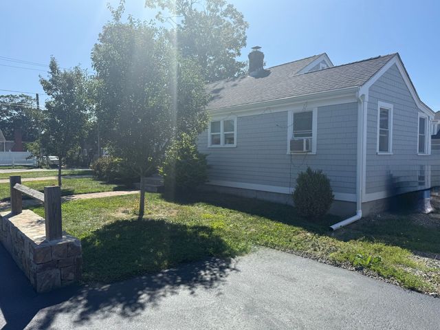19 Spring St, Barnstable, MA 02601