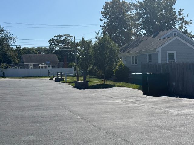 19 Spring St, Barnstable, MA 02601