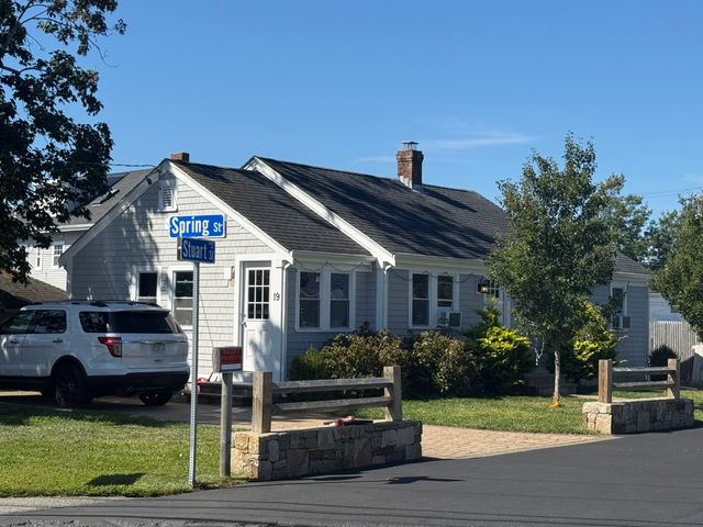 19 Spring St, Barnstable, MA 02601