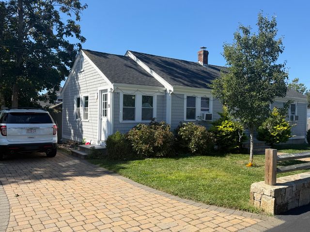 19 Spring St, Barnstable, MA 02601