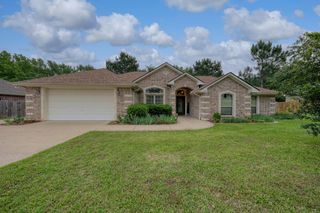 205 Heritage Court, Lindale, TX 75771