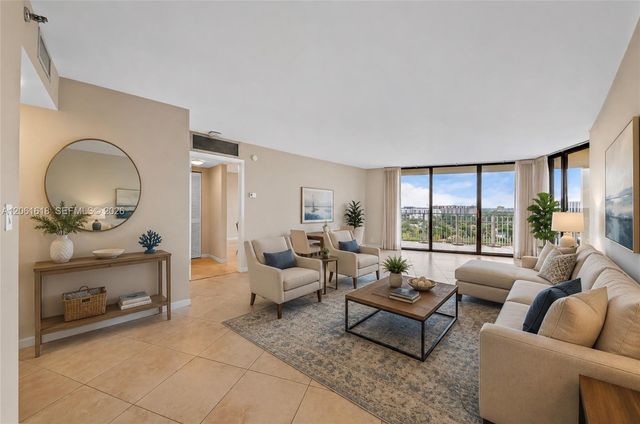 4000 Towerside Ter 1405, Miami, FL 33138