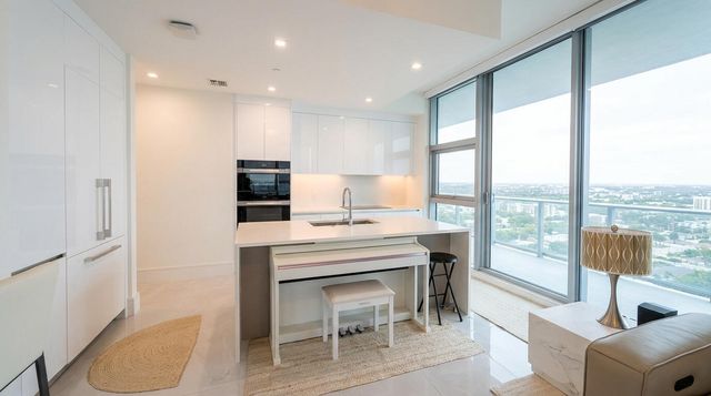 220 LAKE SHORE Drive 1123, West Palm Beach, FL 33403