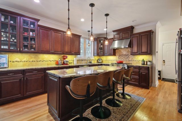 96 Damascus Road, Branford, CT 06405