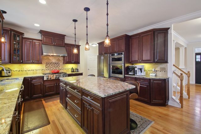 96 Damascus Road, Branford, CT 06405