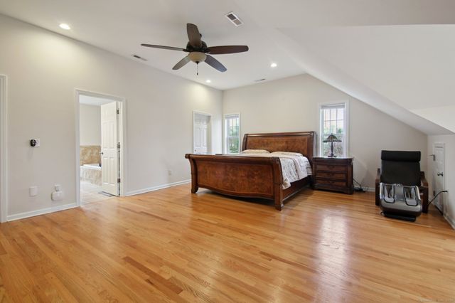 96 Damascus Road, Branford, CT 06405