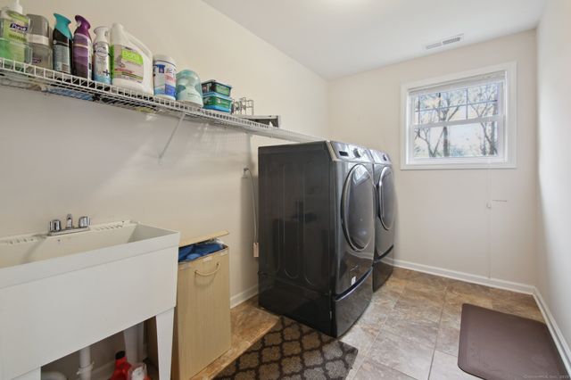 96 Damascus Road, Branford, CT 06405