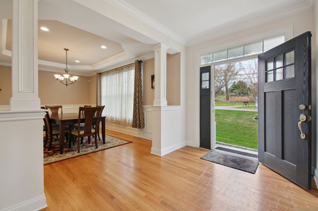 96 Damascus Road, Branford, CT 06405