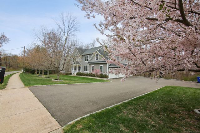 96 Damascus Road, Branford, CT 06405