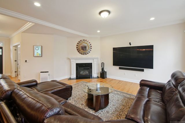 96 Damascus Road, Branford, CT 06405