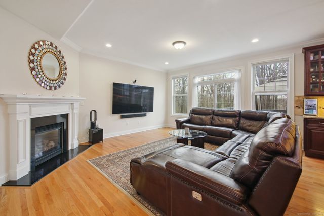 96 Damascus Road, Branford, CT 06405