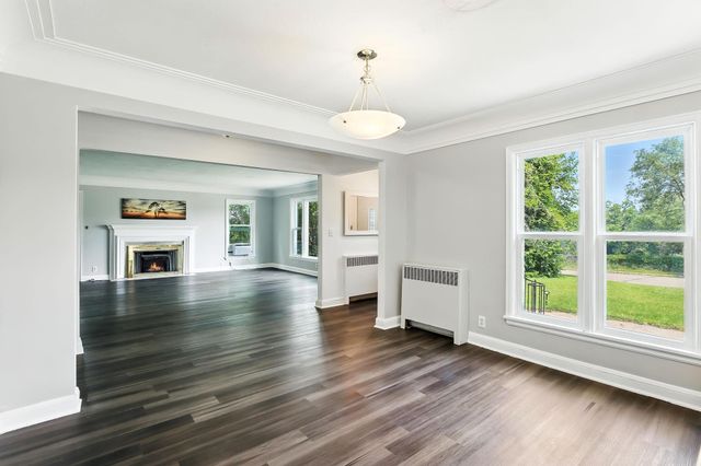 770 Viking Drive E, Maplewood, MN 55117