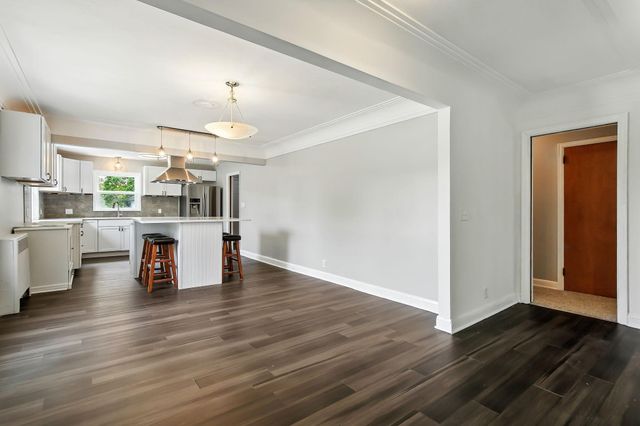 770 Viking Drive E, Maplewood, MN 55117