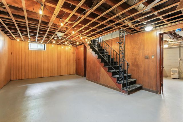 770 Viking Drive E, Maplewood, MN 55117