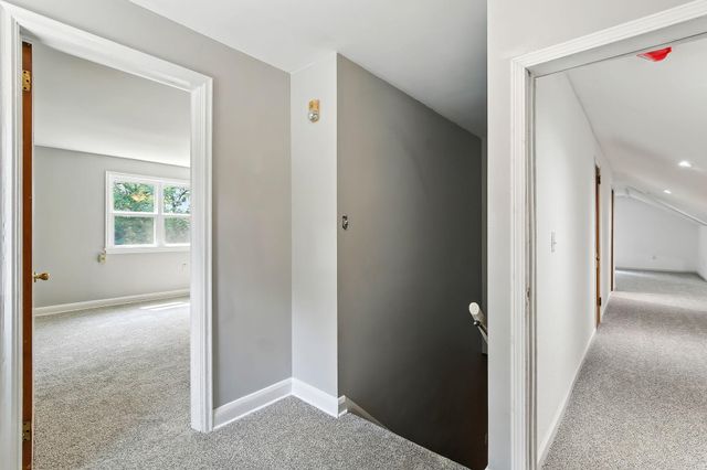 770 Viking Drive E, Maplewood, MN 55117