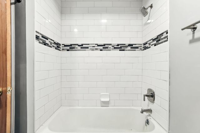 770 Viking Drive E, Maplewood, MN 55117