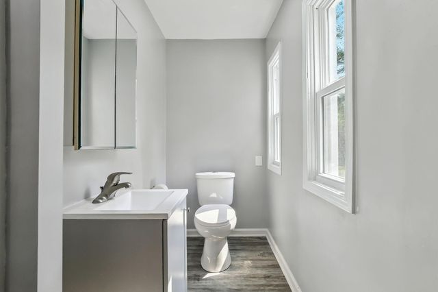 770 Viking Drive E, Maplewood, MN 55117