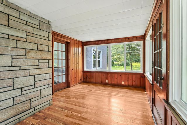 770 Viking Drive E, Maplewood, MN 55117