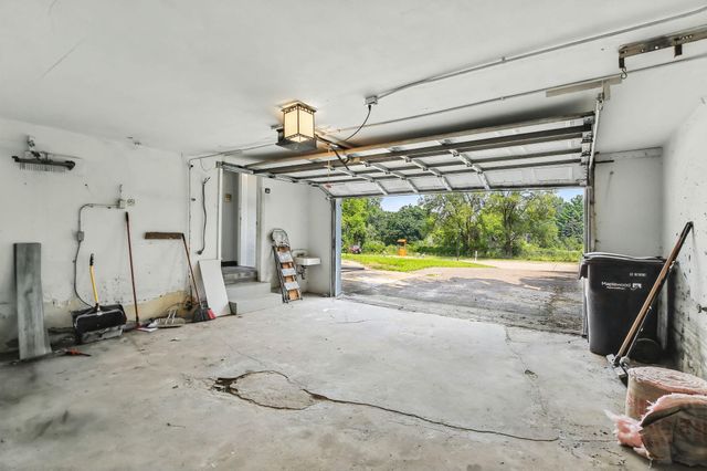 770 Viking Drive E, Maplewood, MN 55117