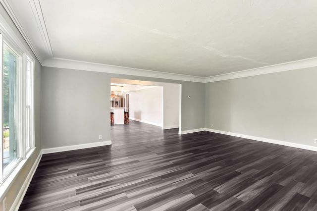 770 Viking Drive E, Maplewood, MN 55117