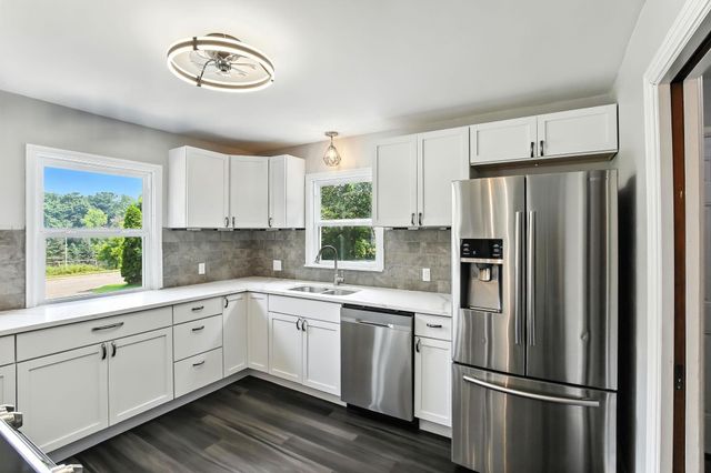 770 Viking Drive E, Maplewood, MN 55117