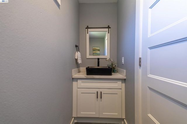 16004 Wellington Way, Castro Valley, CA 94578