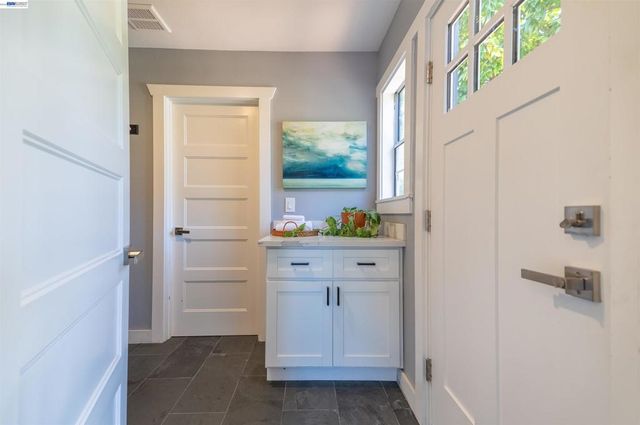 16004 Wellington Way, Castro Valley, CA 94578