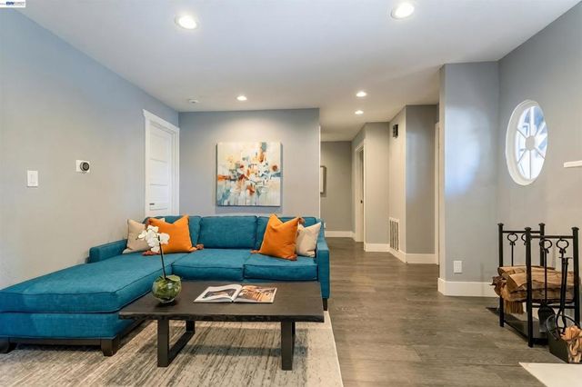 16004 Wellington Way, Castro Valley, CA 94578