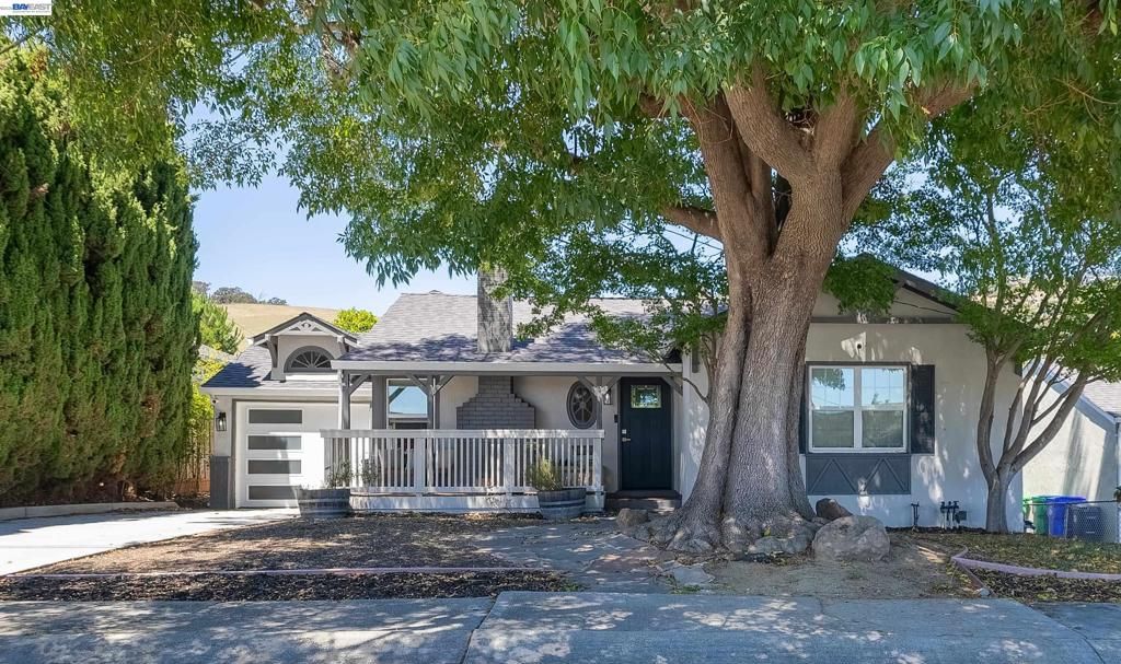 Image 1 of property listing at 16004 Wellington Way, Castro Valley, CA 94578