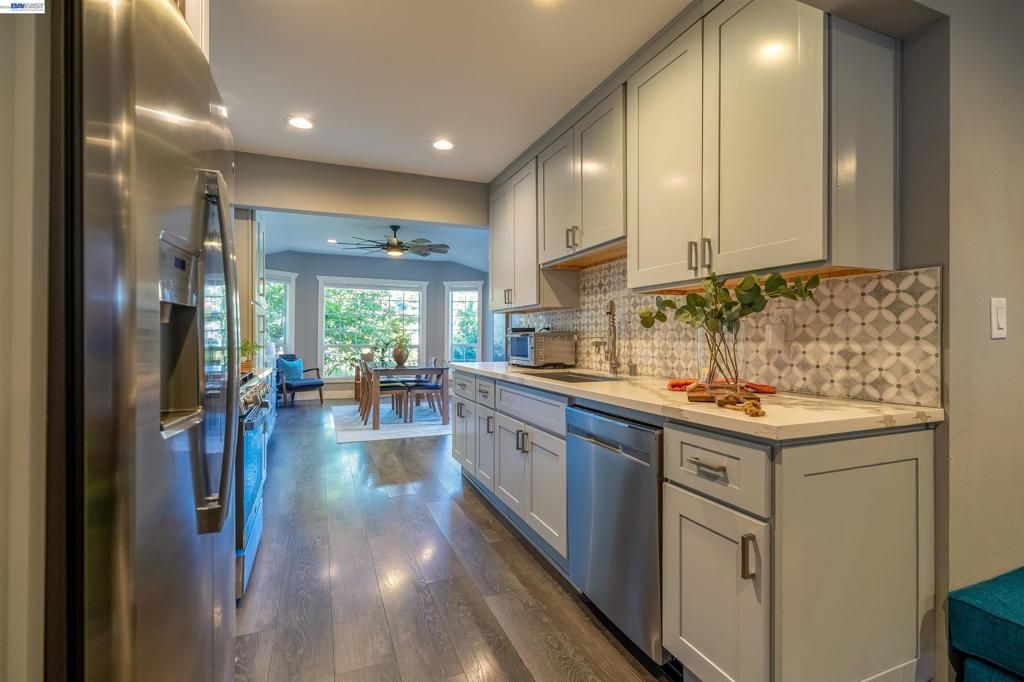 Image 16 of property listing at 16004 Wellington Way, Castro Valley, CA 94578