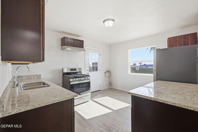 4827 EL PORTAL Drive, El Paso, TX 79903
