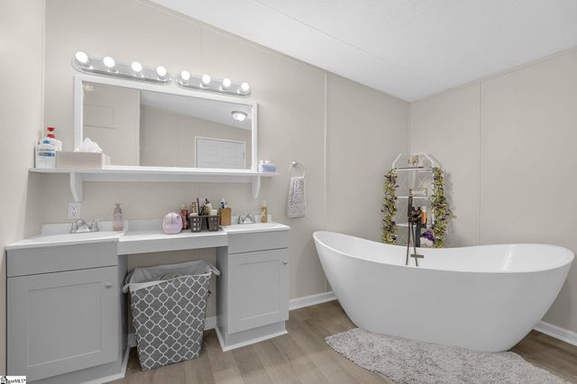 313 W Bagwell Road, Liberty, SC 29657