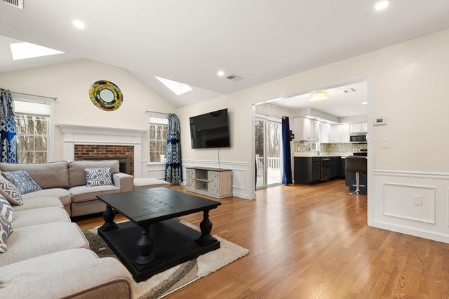 19 Amherst Rd, Shrewsbury, MA 01545