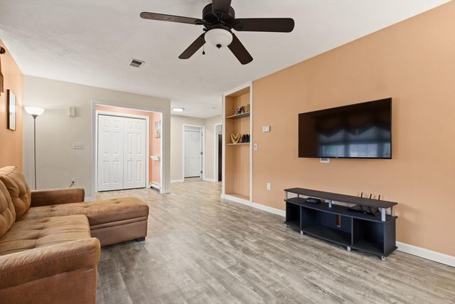 19 Amherst Rd, Shrewsbury, MA 01545