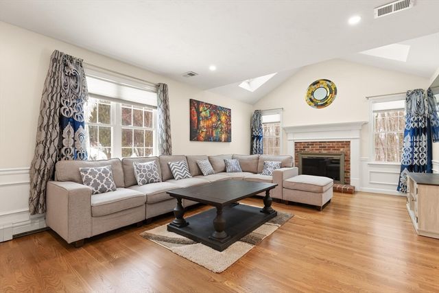 19 Amherst Rd, Shrewsbury, MA 01545