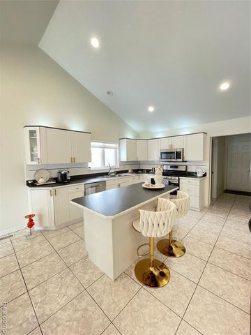 50531 Princeton Drive, Macomb, MI 48044