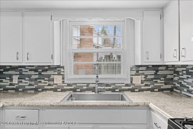3616 Glasgow Drive, Lansing, MI 48911
