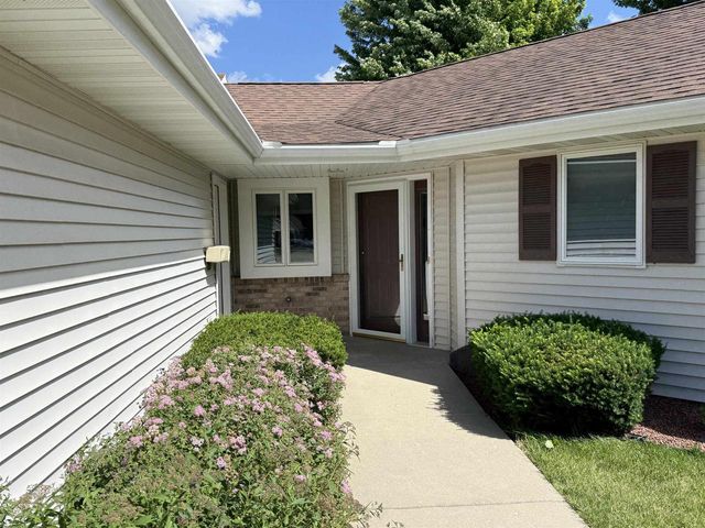 109 Elizabeth Court, Deerfield, WI 53531