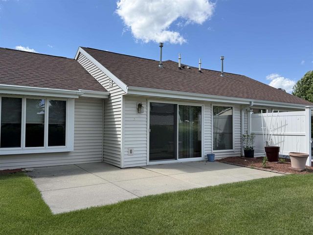 109 Elizabeth Court, Deerfield, WI 53531
