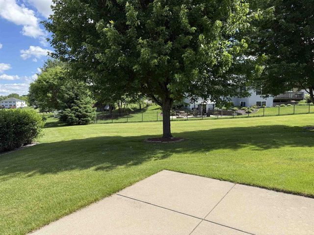 109 Elizabeth Court, Deerfield, WI 53531
