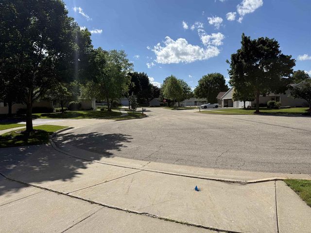 109 Elizabeth Court, Deerfield, WI 53531