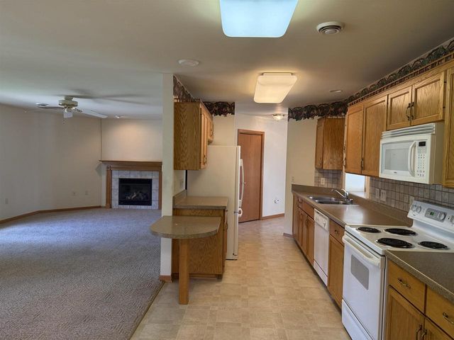 109 Elizabeth Court, Deerfield, WI 53531