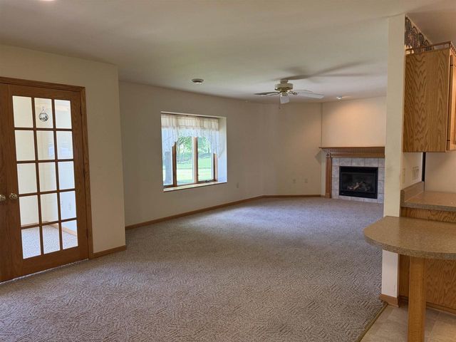 109 Elizabeth Court, Deerfield, WI 53531