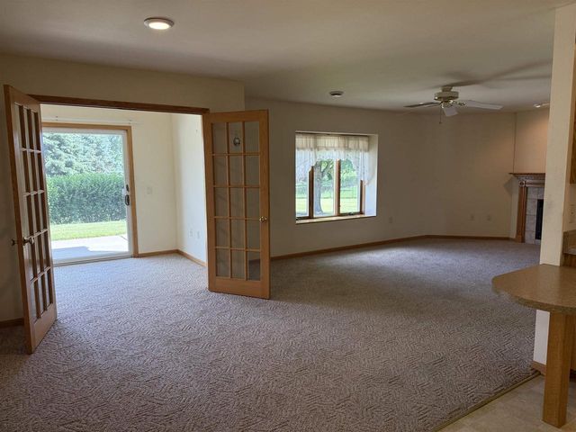 109 Elizabeth Court, Deerfield, WI 53531