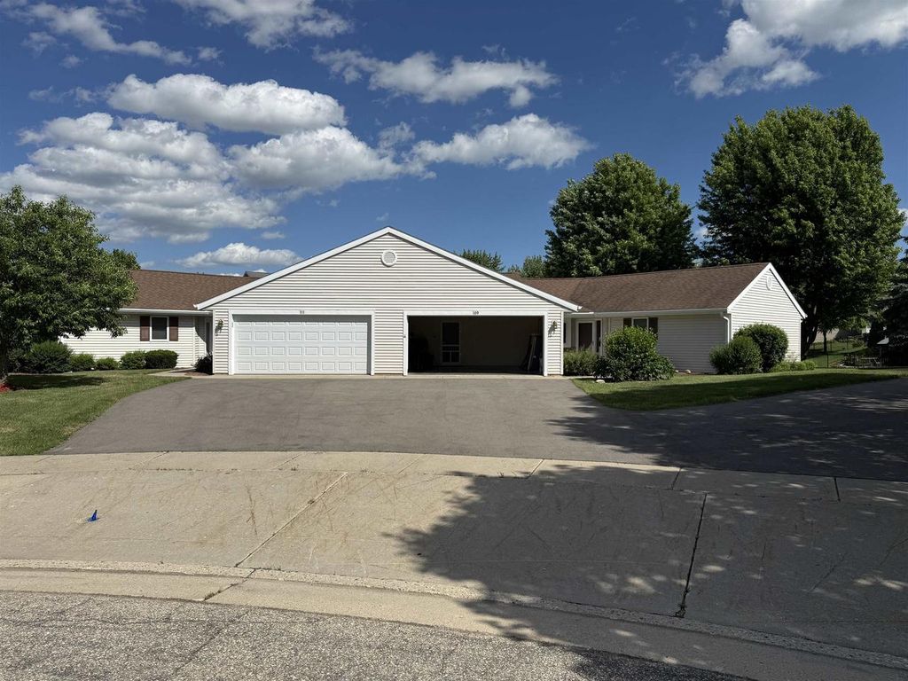 109 Elizabeth Court, Deerfield, WI 53531