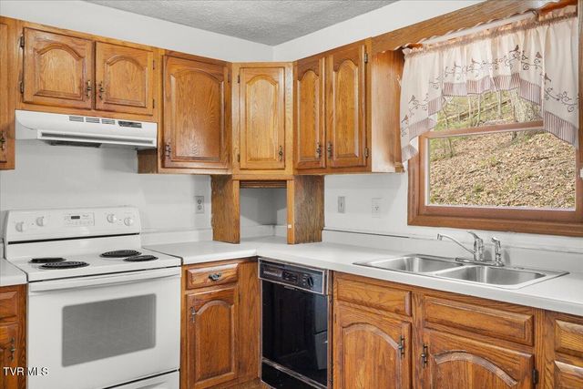 216 Fitzsimmons Hill Road, Elizabethton, TN 37643